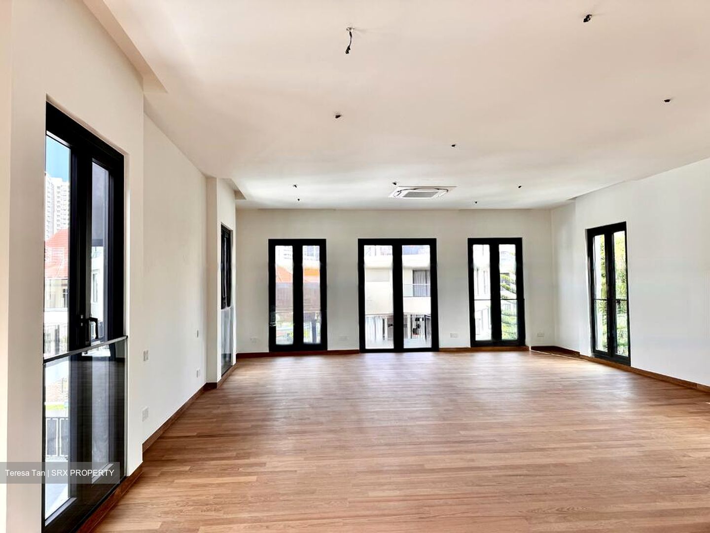 Mountbatten Road (D15), Detached #502962711